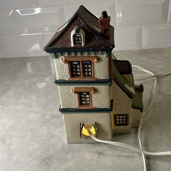 VIntage O'Well Dickens Keepsake Porcelain Post Office 1993 lighted - Picture 3 of 5